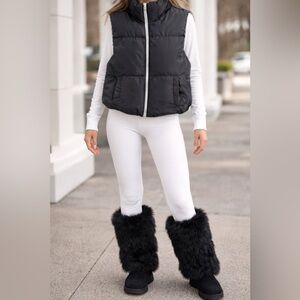 Reversible Black / White Puffer Vest size large